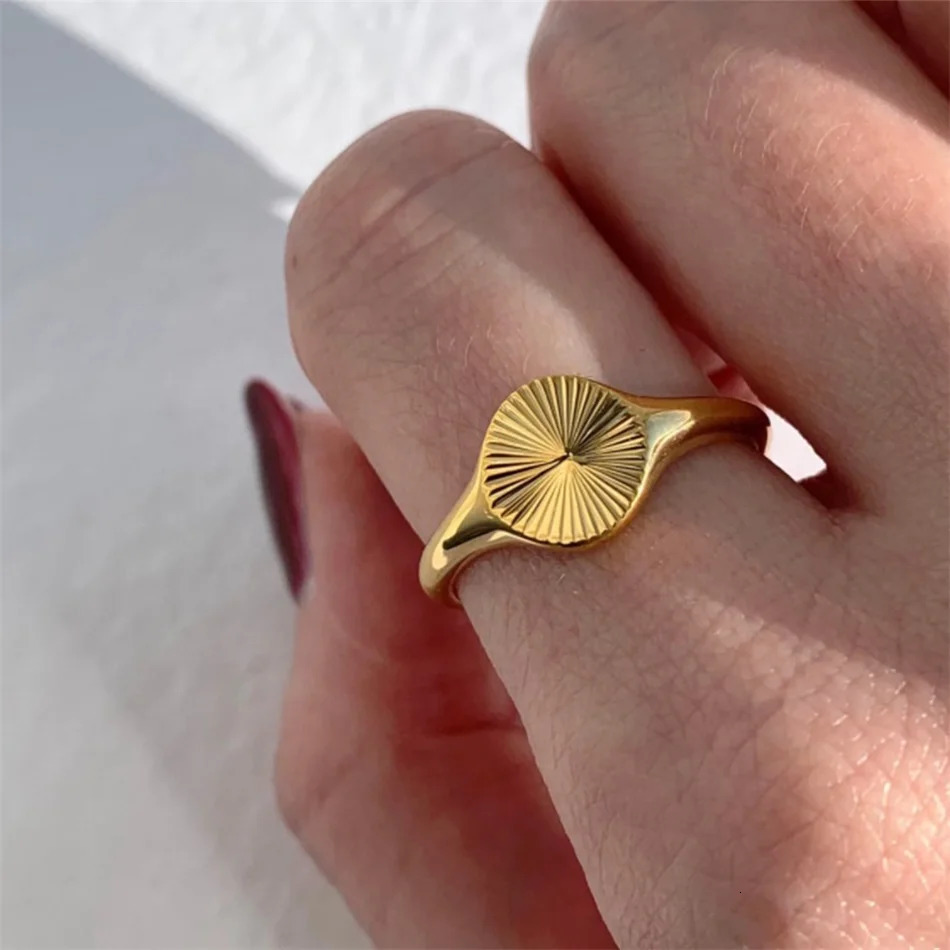 High Quality Wave Rings for Women Minimalist Dainty Rays Texture Circle Ring Stainless Steel Signet Chunky Dome Ring Jewelry 250815