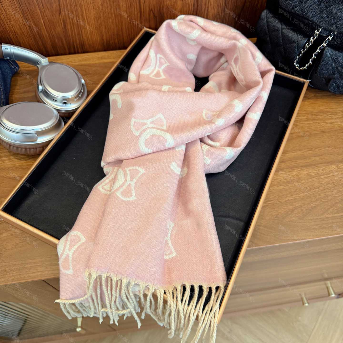 Women Man Designer Scarf 100% Cashmere Scarves for Winter Warm Womens Long Wraps Size 180*45cm Pashmina Poncho Wool Beanie Pink Fashion Accessories