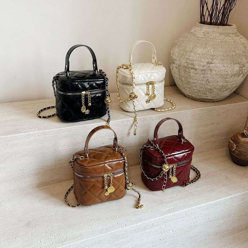 Niche design fashionable and simple hand-held small square bag, ins new dia grid embroidery thread single shoulder