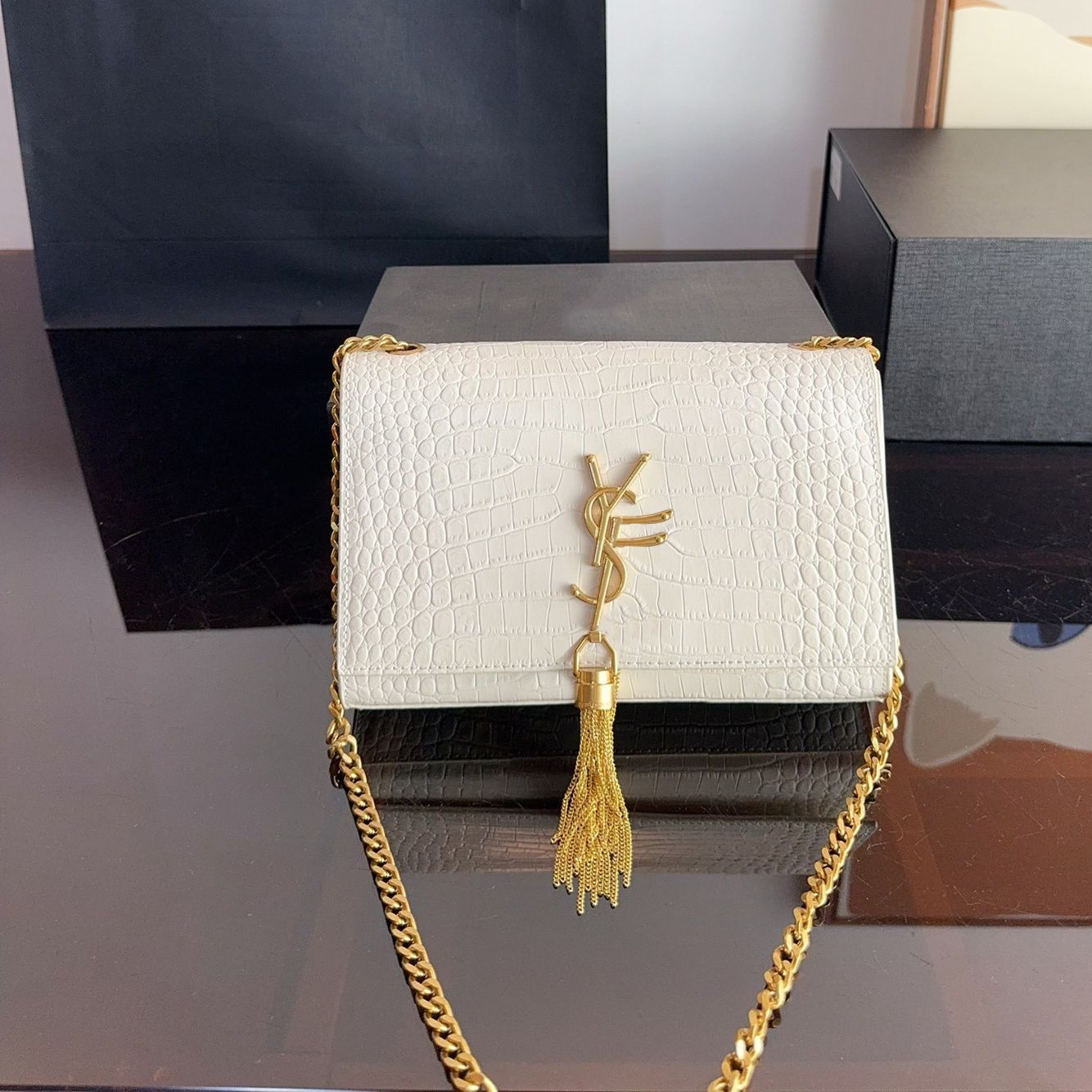10a Totes bag Leather bag Fashion Totes Shoulder Bags Elegant Versatile Evening Bag Featuring a Distinctive Chain Strap Luxury Designer Crocodile Em
