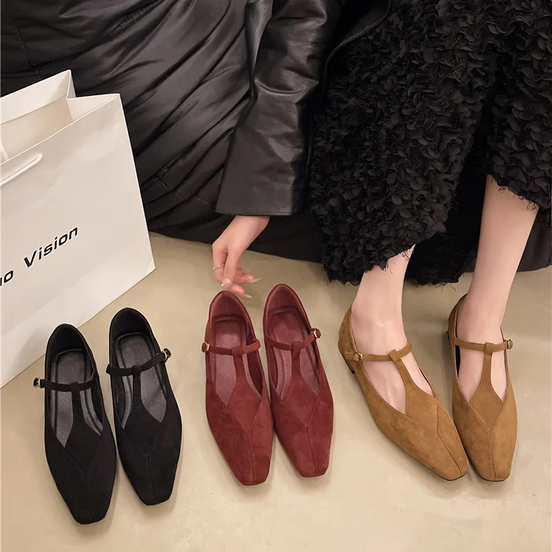 Femmes plates avec chaussures 2024 Designer Luxury Buckle Fashion Fashion Ladies Flats Chaussures Slingback Toed Toe Sandals femelles décontracté