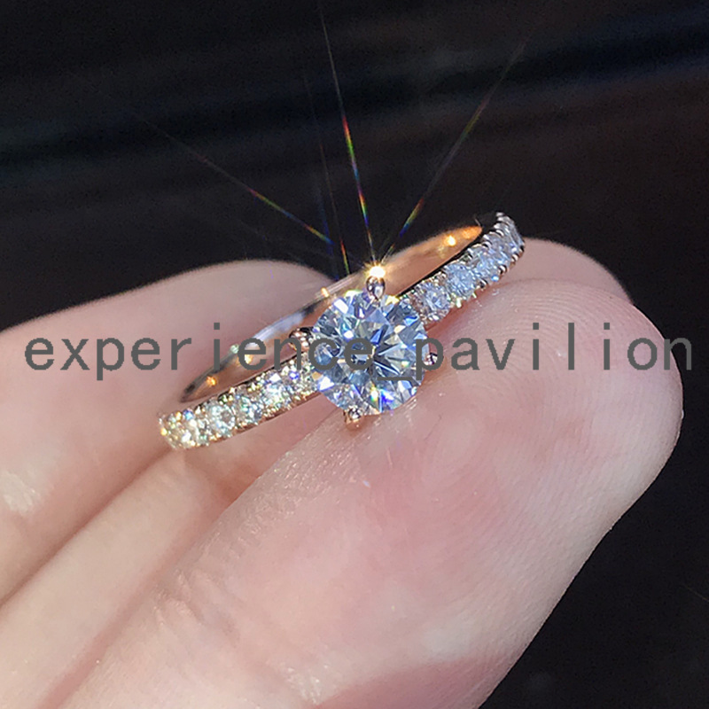 Anneau de fiançailles simple 14K Anneau d'or jaune pour les femmes classiques 4 dents 1.0Ct bague de mariage Moisanite