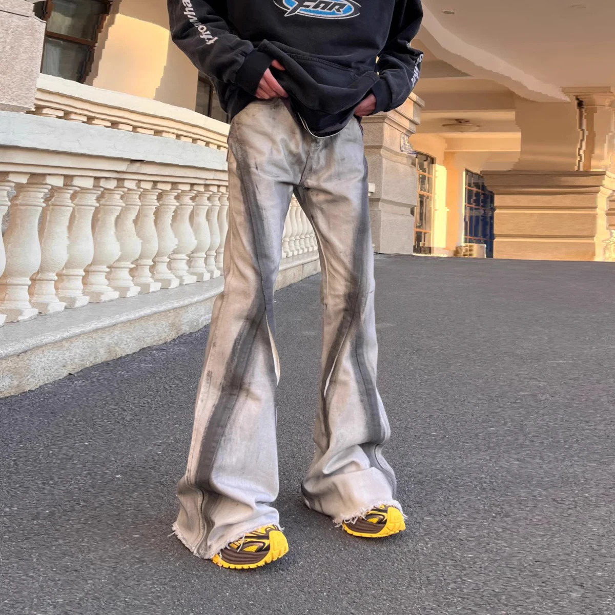 Hip Hop Streetwear Retro Fringed Black Wide Jeans Pants Ribbon Washed Gradient Jeans Slim Mens Fashion Flare Denim Trousers 250820