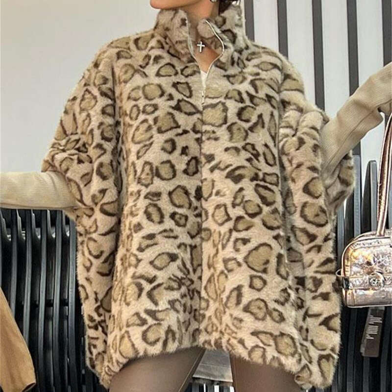 2025 New Cape Style Fashion Leopard Print Faux Fur Coat Winter New Item Slimming Design Women's Clothing