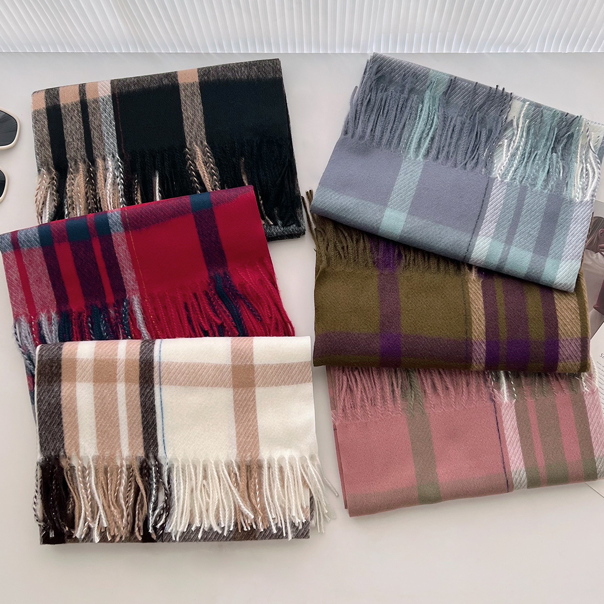 K1687 2025 Autumn and Winter New Arrivals: Atmospheric Checkerboard Scarf, Lazy Retro Shawl, Dual-Purpose, Perfect for Couples and Girlfriends