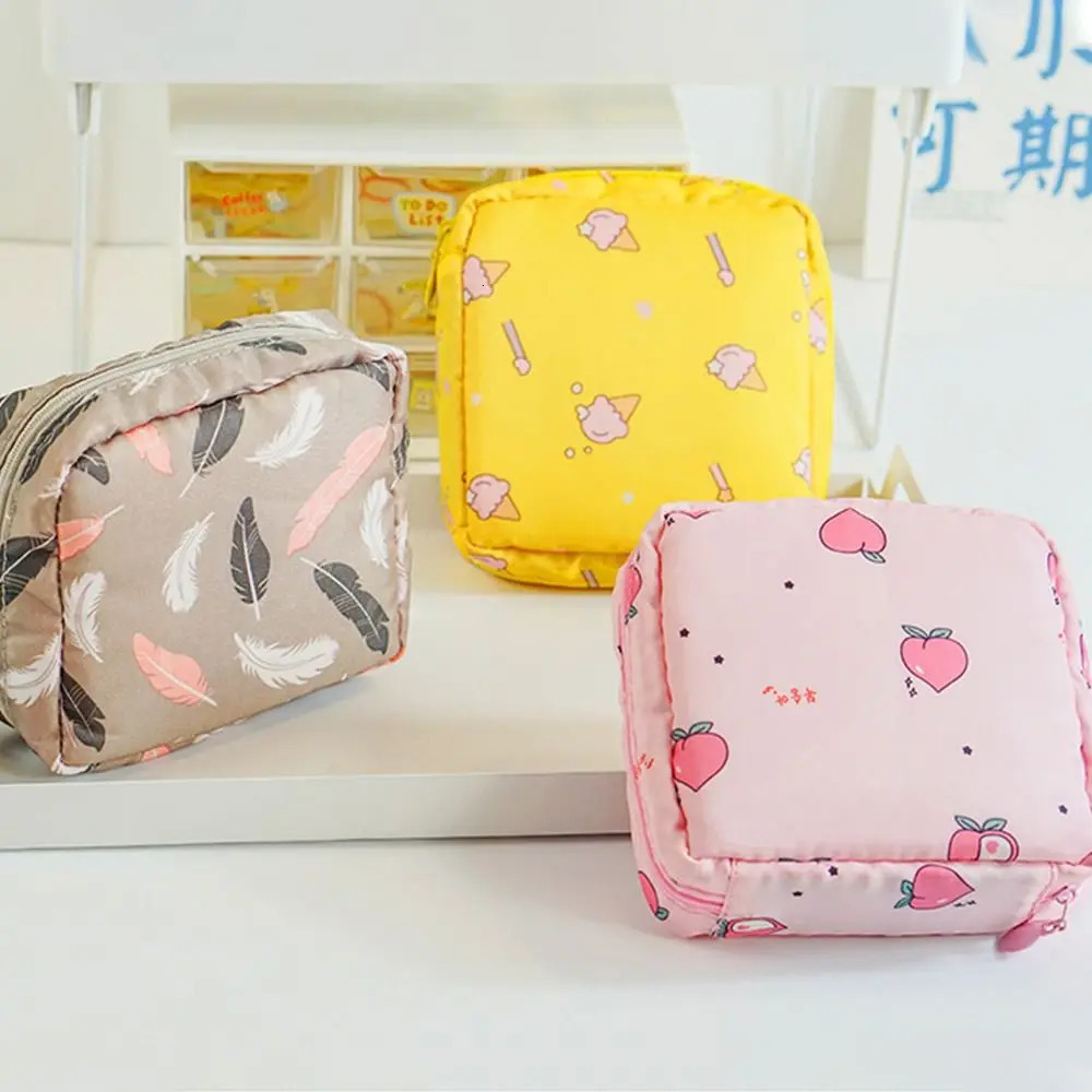 Cartoon Sanitary Napkin Storage Bag Mini Folding Women Cute Bag For Gaskets Napkin Towel Storage Bags Girls Travel Makeup Bag 250818