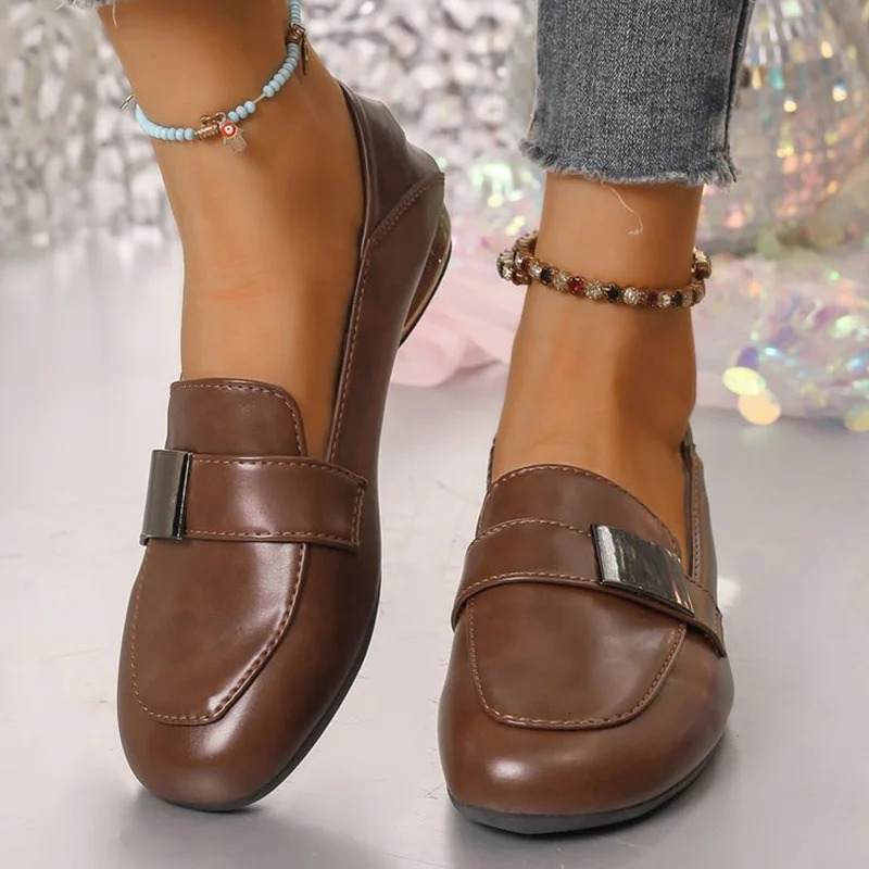 2025 Classic Faux Pu Leather Loafers Women Metal Decoration Slip On Flats Shoes Woman Solid Color Round Toe Casual Shoes Female 250820