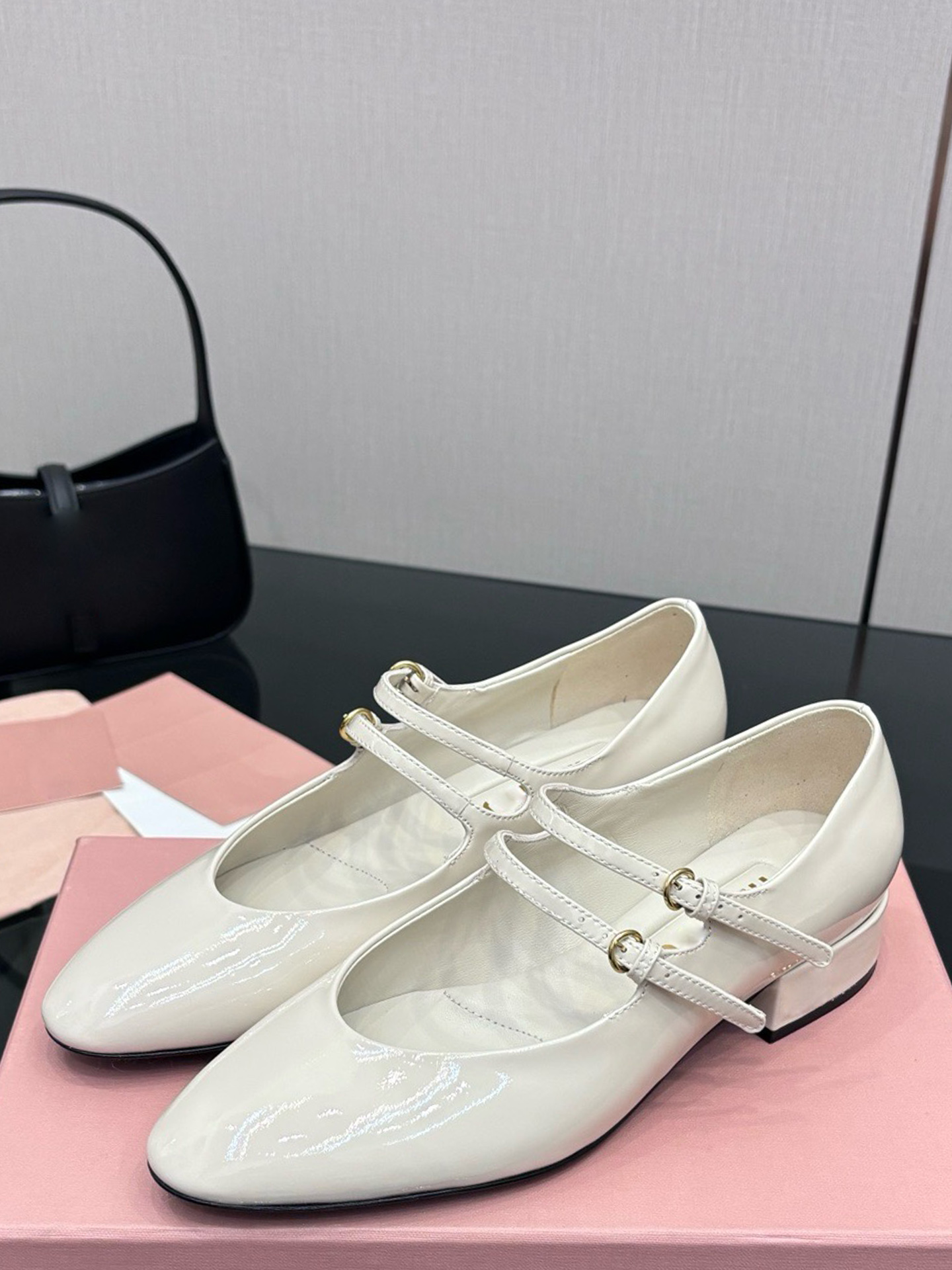Leather Mary Jane Shoes SS25 Autumn Winter New Collection Womens Low Heel Leather Shoes Fashion Flat Shoes Designer Ballet Lacquer Fabric with box
