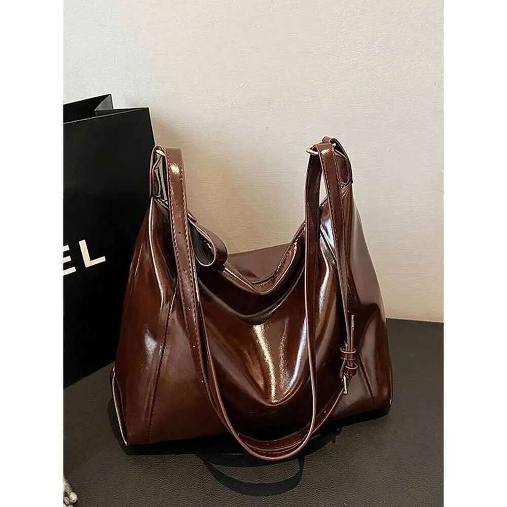 Oloey Women Pu S Solid Glossy Le cuir messager épaule PACK FEMME FEMME SAG