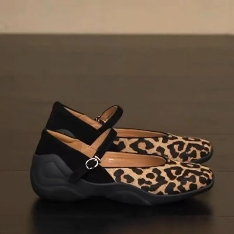Summer Soft Sole Flat Shoes Women Fashion Round Head Shallow Mouth Leopard Print Cow Suede Set Foot Non-slip Single Shoes 250820