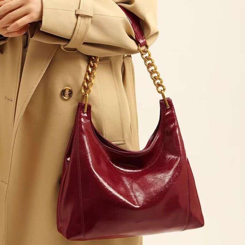 Femmes 2025 Printemps d'été Nouveau aisse de mariée en cuir brillant haut de gamme