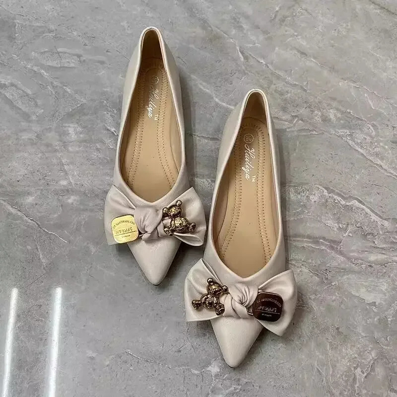 Chaussures plates à baisse à baisse en bas à bas sur les mocassins simples blancs de livraison