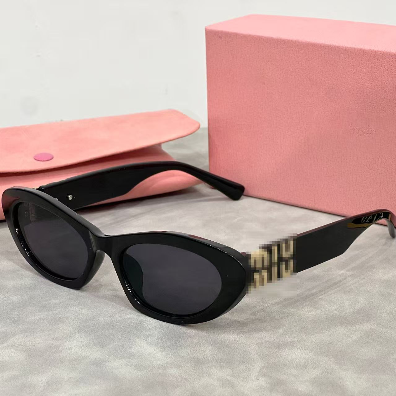luxury Top Designers sunglasses Letter leg sunglasses for women Polarized Trend UV resistant sun glass Casual Versatile eyeglasses Geometric Cat Eye