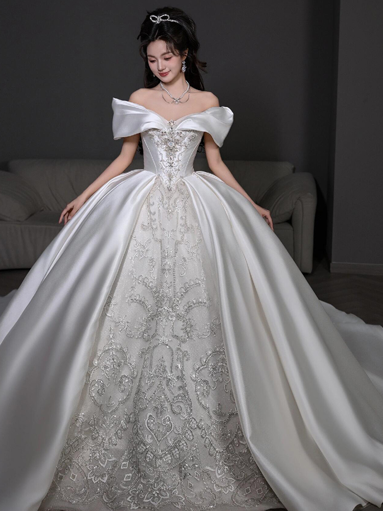 Luxe personnalisé élégant princesse française à épaule droite satin robe de mariée principale mariée piste de mariée pour le mariage down