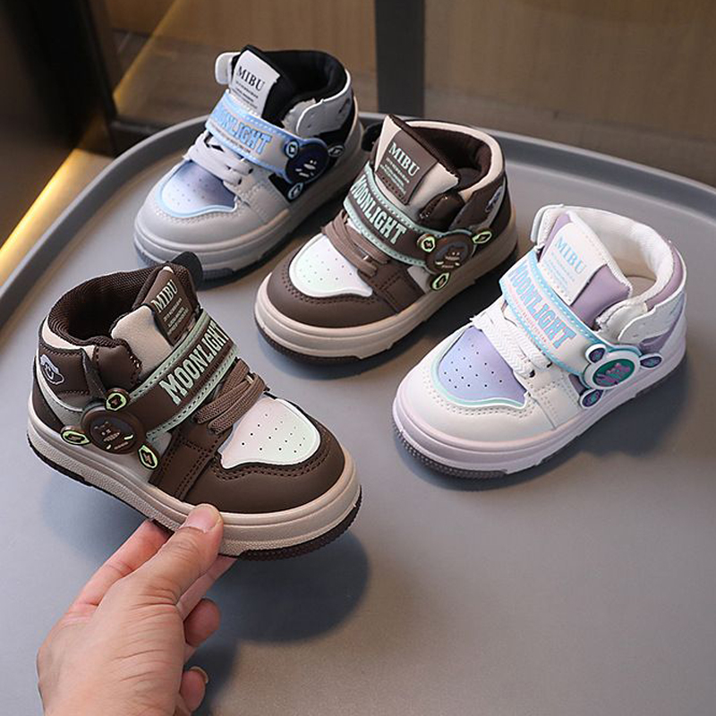Chaussures de sport pour enfants High Top pour garçons et filles semelles souples Soft non glissant et résistant aux baskets de course à la mode
