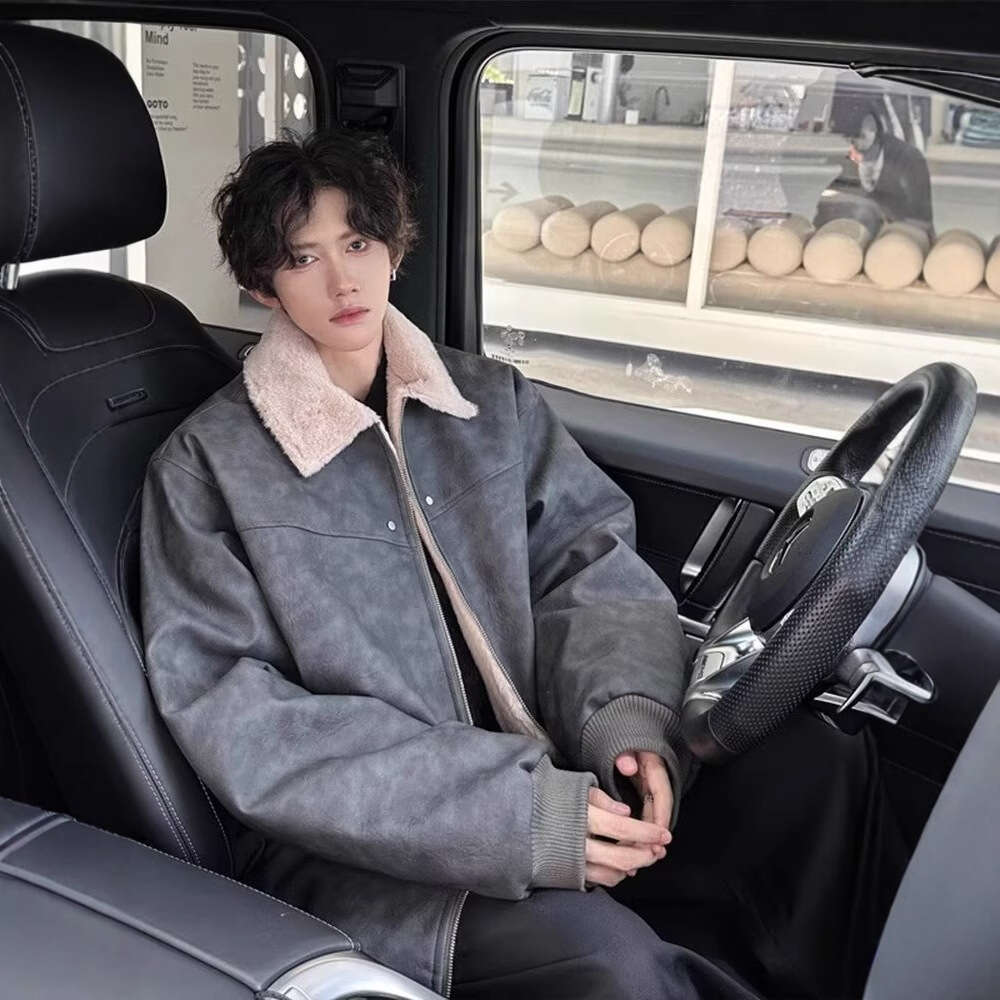 Black And Gray Sheepskin Shearling Coat For Men Winter Fleece Lined Thickened Cotton Jacket With High-End Feel B5
