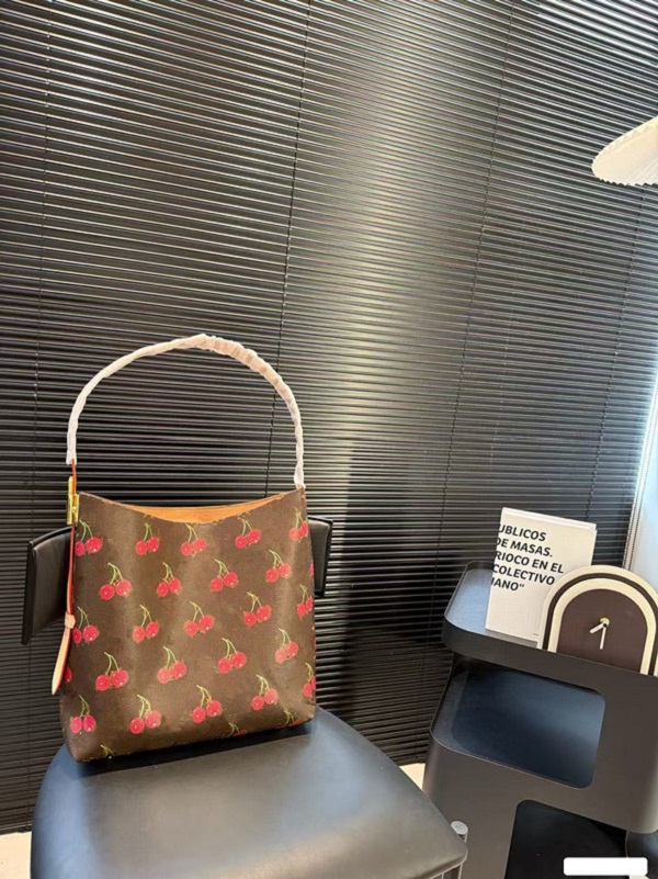 Lock Bag Designer Shoulder Bags Luxury Purse Women Hobos Bag Soft Cow Leather Lady Underarm Bags Fashion Bucket Bag Cherry Printed Pocket Letters an