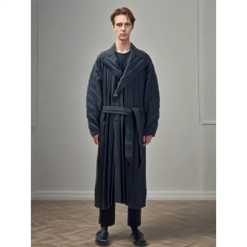 Miyake plissé long trench coat 2025 chute lâche drapes décontractée veste de lalongue de section hommes vêtements 250819