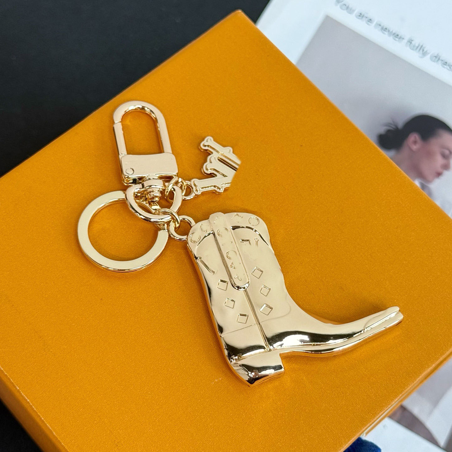 Keychain Designer Letter V Chain dames Car Car Gold Keychain Femmes Classic Heart Forme Love High Heels Key Ring Fashion Accessoires Gift