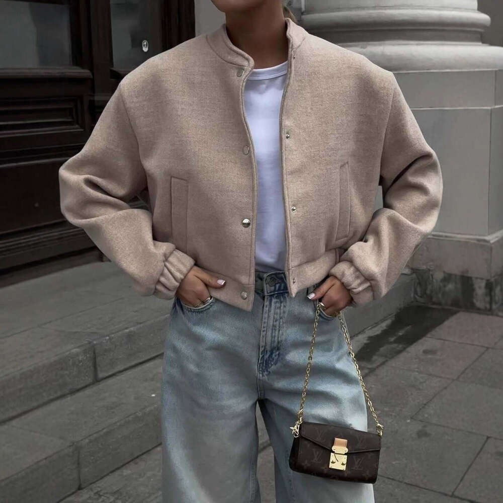 Autumn Winter Design Sense Fashion Cascus Stand Collar tabouret en laine couleur Couleur solide Veste de banlieue simple pour les femmes B5