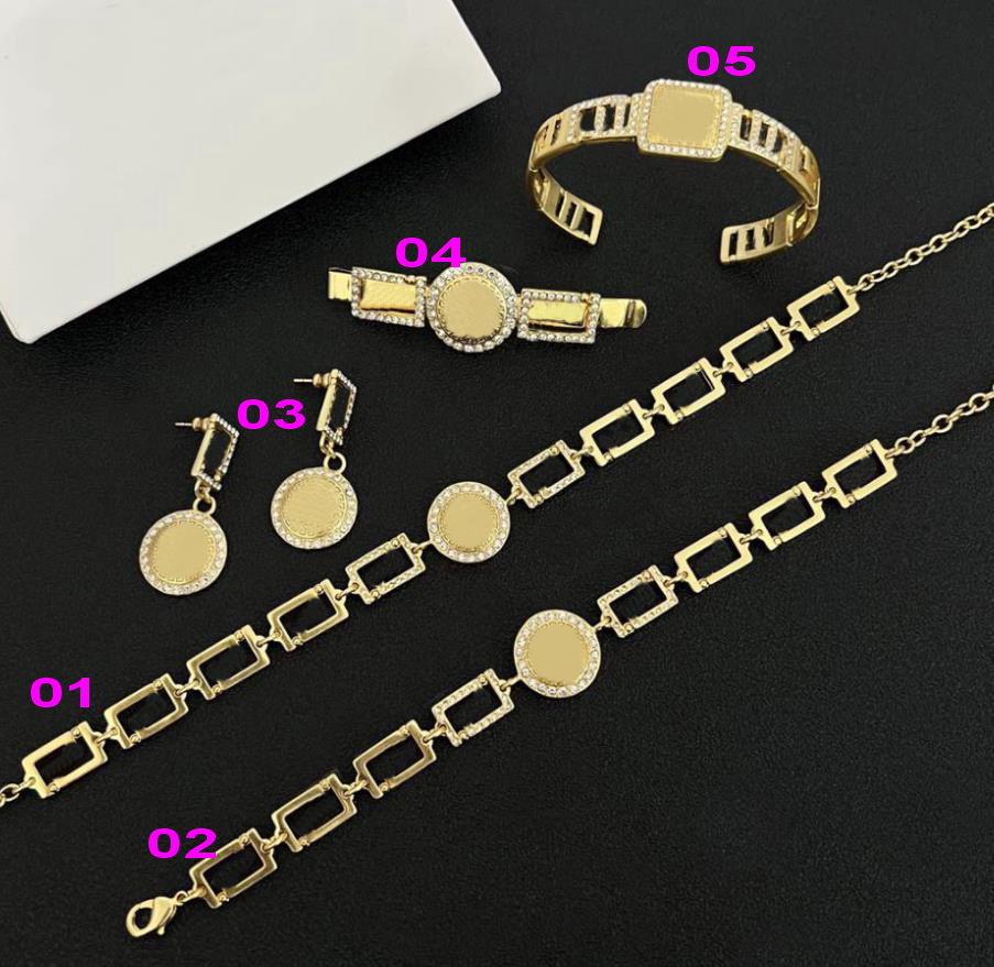 Émail émail vintage Round Coin and Chain Piece Splicing Collier Baroque Boucles d'oreilles luxueuses Diamants Diamants Bangle Brangle Hiphop Rock