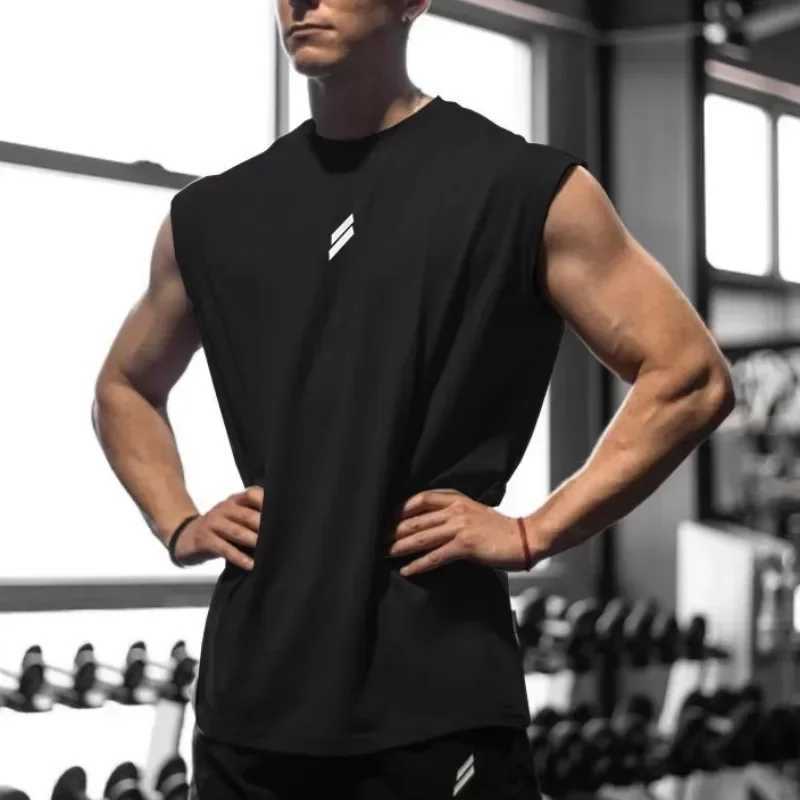 2024 Summer Sleeveless Casual Vest Men Bodybuilding Tank Tops Gym Workout Fitness Breathable Printing Broad Shoulder Sports Vest X250821