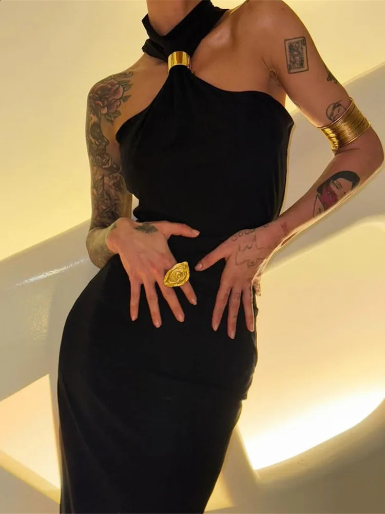Mozision Turtleneck Robe maxi tricot sexy à épaules à épaules éteintes pour femmes Boucle métalle sans bracele