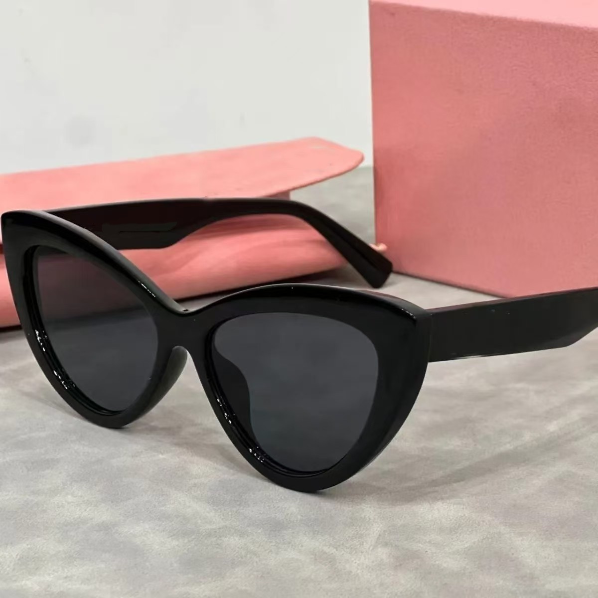 Designers sunglasses Butterfly Letter leg sunglasses for women Polarized Trend UV resistant sun glass Casual Versatile eyeglasses Geometric Cat Eye