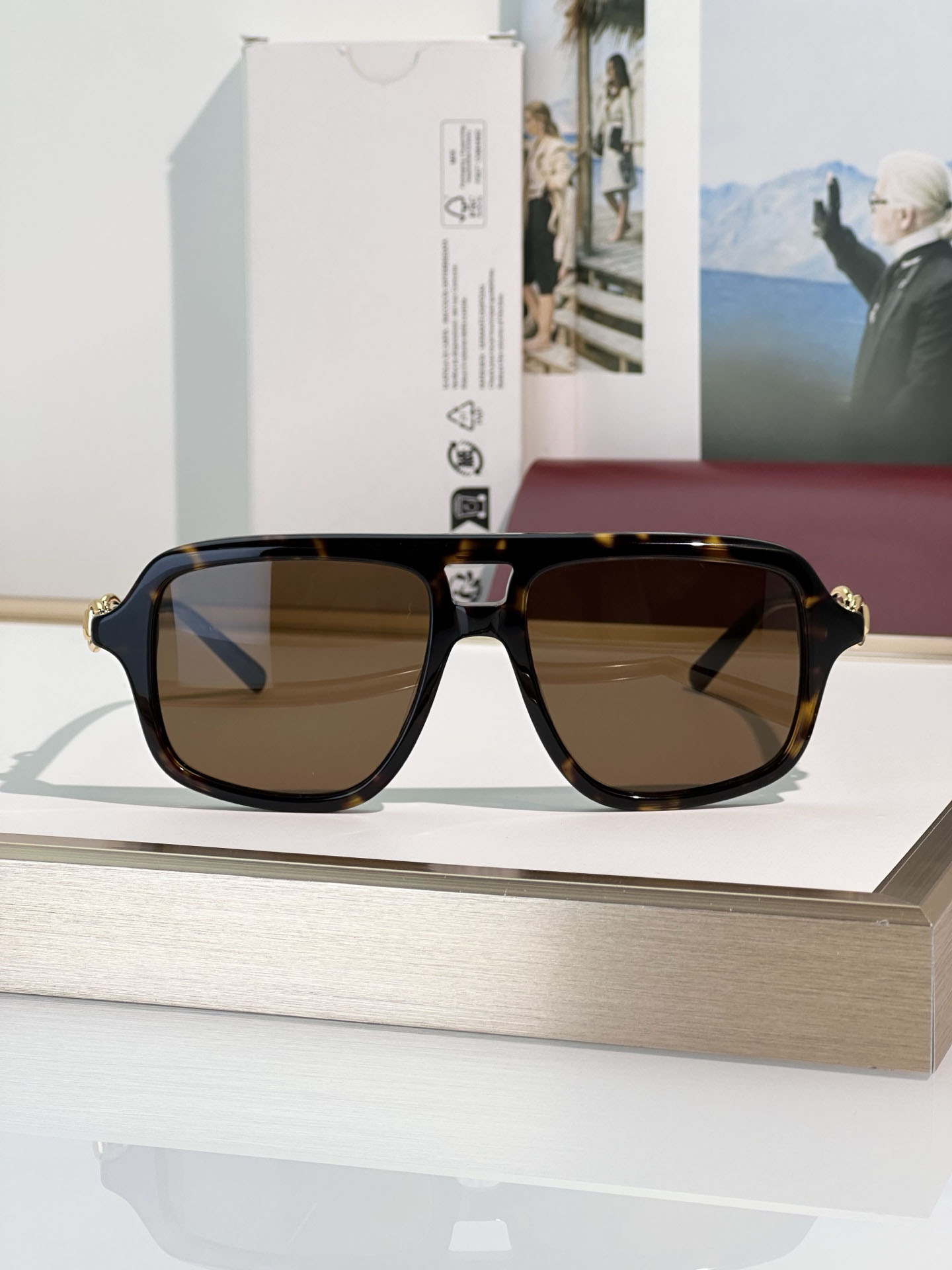 Luxury Designers Womens Sunglasses For Women Men Sun Glasses Mens Designer 2052S Fashion Style Protects Eyes Random Box