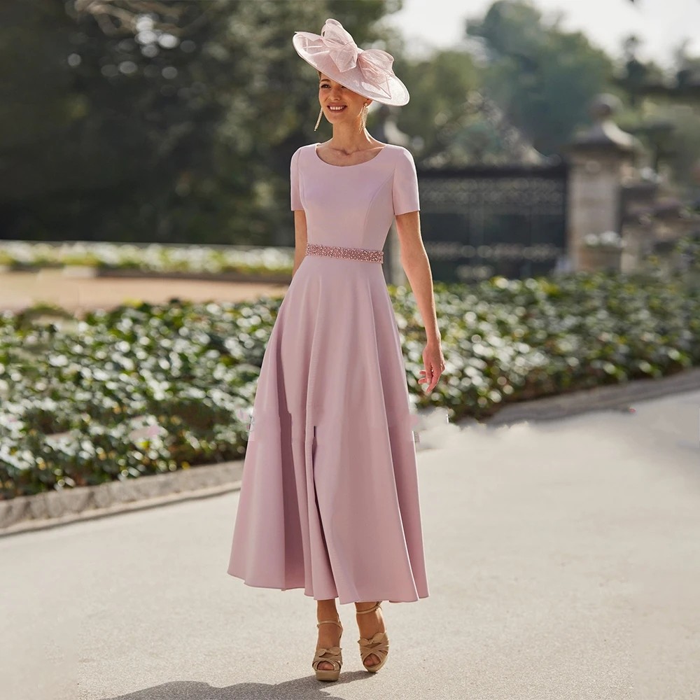 Robe de la mariée rose pâle pour les mariages à manches courtes pour femmes robes d'invité de mariage une ligne de perles de ligne robe de pièce