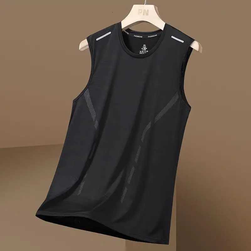 New Sports Quick Dry Sleeveless T-Shirt For Men Summer Men Basketball Gym Clothing Breathable Lightweight Plus Size O-neck Tank X250821