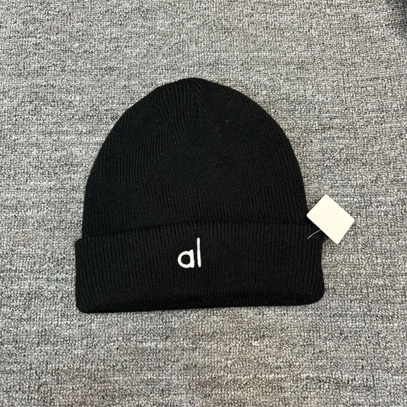 Designer beanie fall and winter knitted woolen hat for men and women the same loose version of the big head circumference for winter warm bean caps