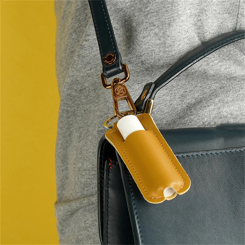 Portable PU Leather Lipstick Bag Women Makeup Pouch Lip Balm Bag Keychain Holder Lipsticks Protective Cover For Ladies 250818