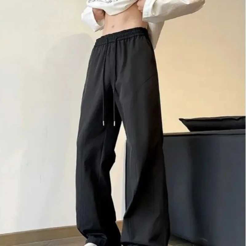 Pantalon de base incurvé à la mode avec un design mince coupé oblique pour les hommes et les femmes décontractés d'été lâche et minceur de jambe
