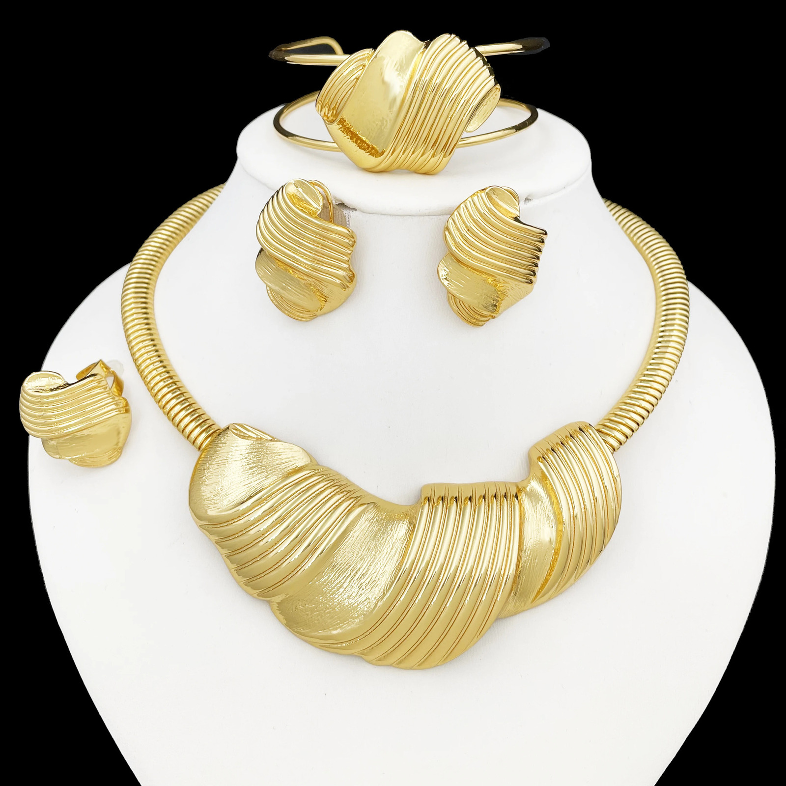 Bijoux plaqué en or Dubai 18K Ensemble pour femmes Boucles d'oreilles de couleur de couleur or