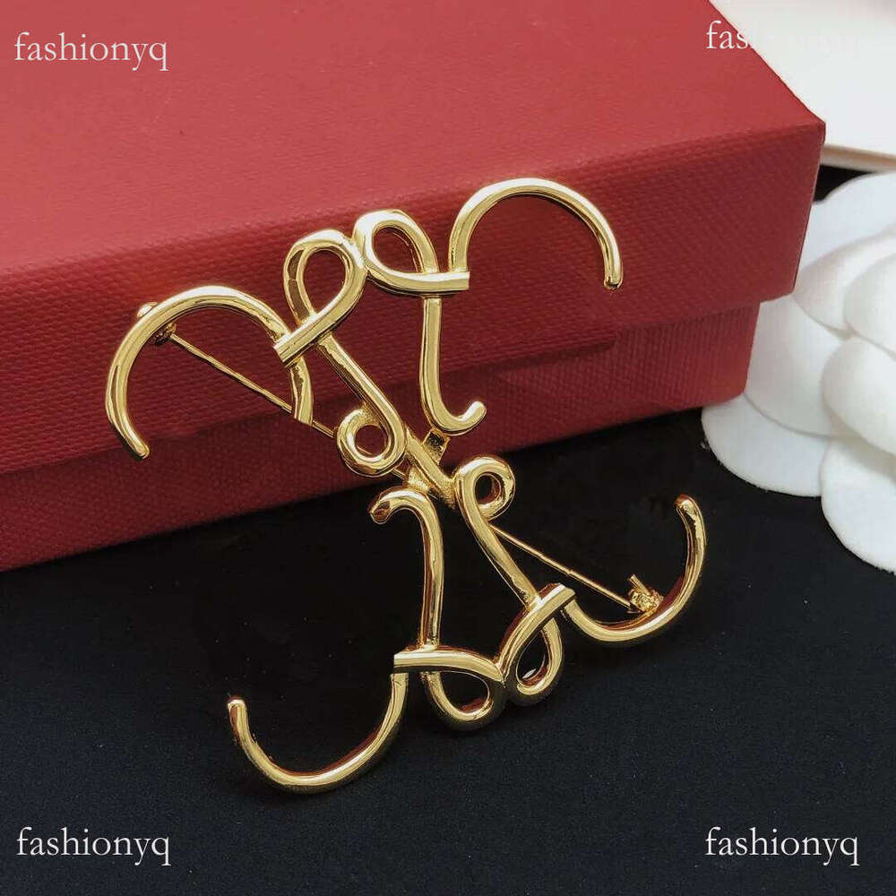 Lettre de la lettre Broche Broche Broche Lettre Couleur solide Design Jewlery Brillance Stryme Stryme Brooch Dinner Porter Great Three Couleurs J