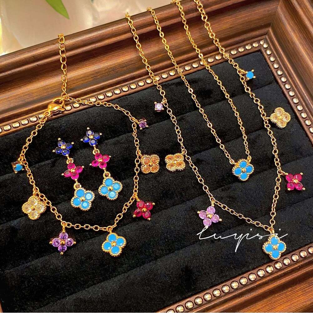 Nouveau collier de créateur de bijoux de luxe Dopamine Collier de trèfle à quatre feuilles Chaîne de clavicule en couches française Boucles d'ore