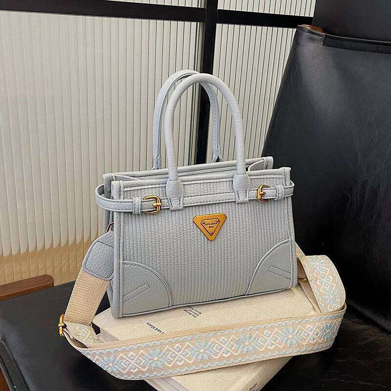 Vendre à chaud Sac fourre-tout spacieux de banlieue - Design en cuir texturé à la mode avec des sacs de créateurs de bracelet à bandoulière esthé