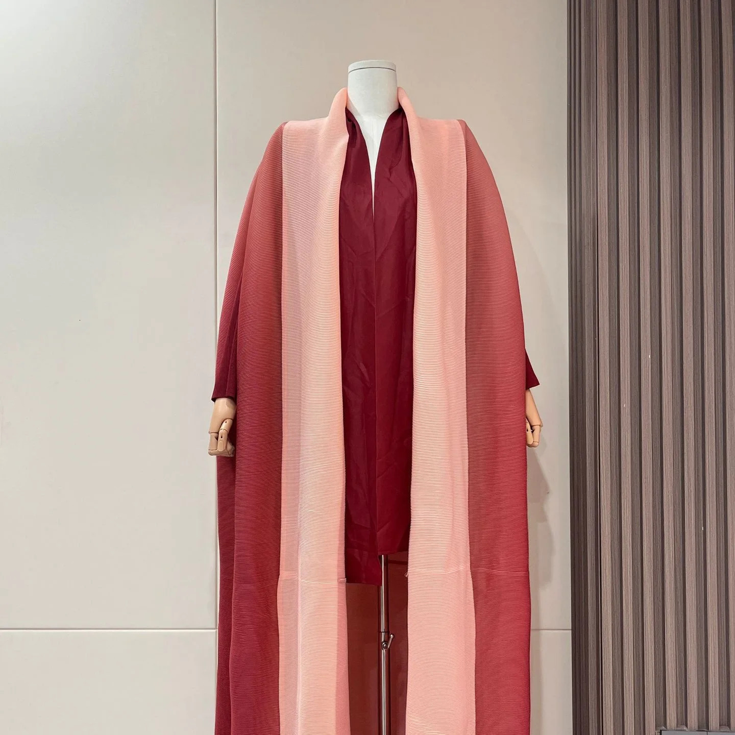 YUDX Wrinkled Womens Windbreaker Jacket Bat Sleeve Scarf Collar Gradient Long Robe Fashion Retro Coats and Jackets Women 250822
