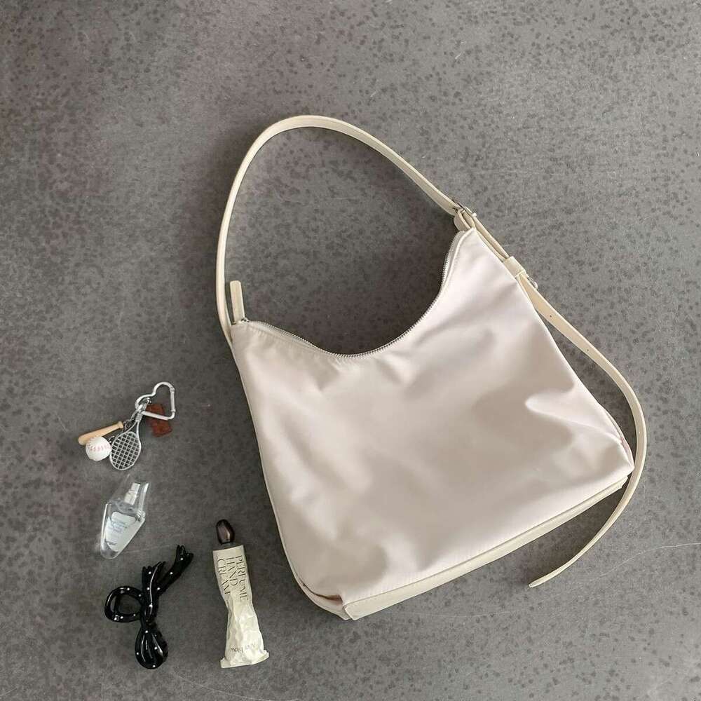 Korean Style New Simple Shoulder Fashionable Large Capacity Commuter Women's Solid Color Versatile Nylon Tote Bag Women B5