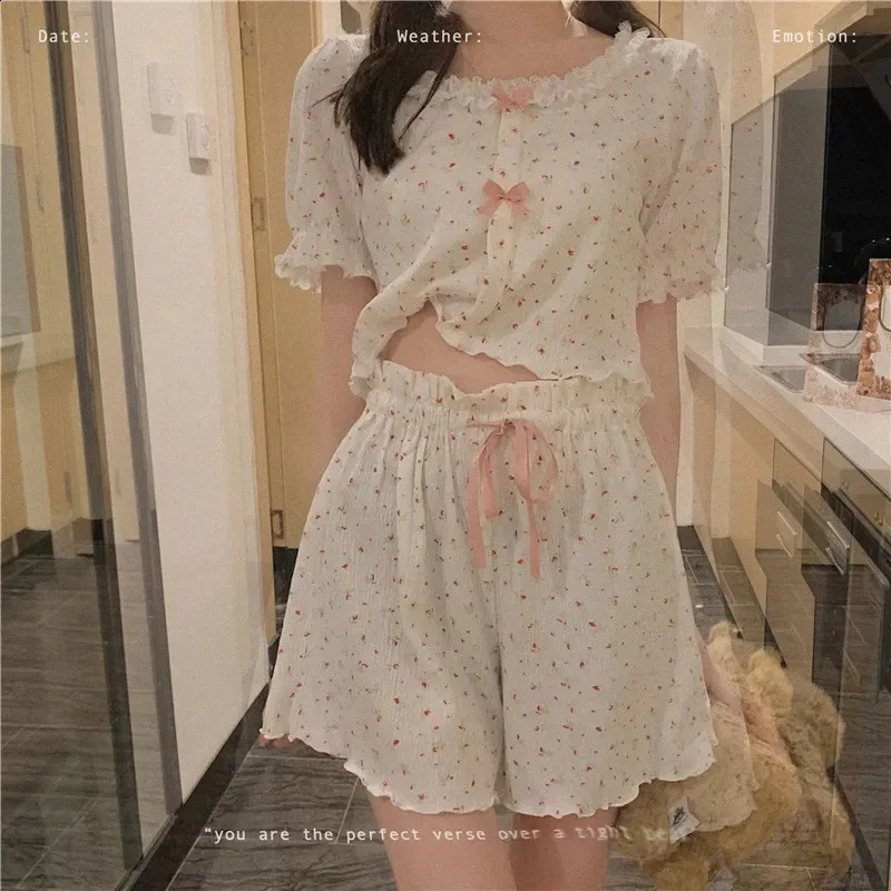Gilrs d'été Deux pièces à manches courtes pyjamas minces fleurs douces de la taille élastique de la taille élastique ensemble lâche