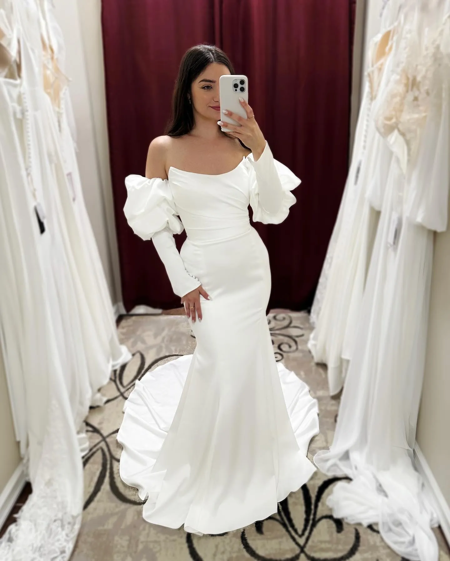 Robes de mariée satin sans bretelles avec manches longues amovibles simples élégants robes de mariée