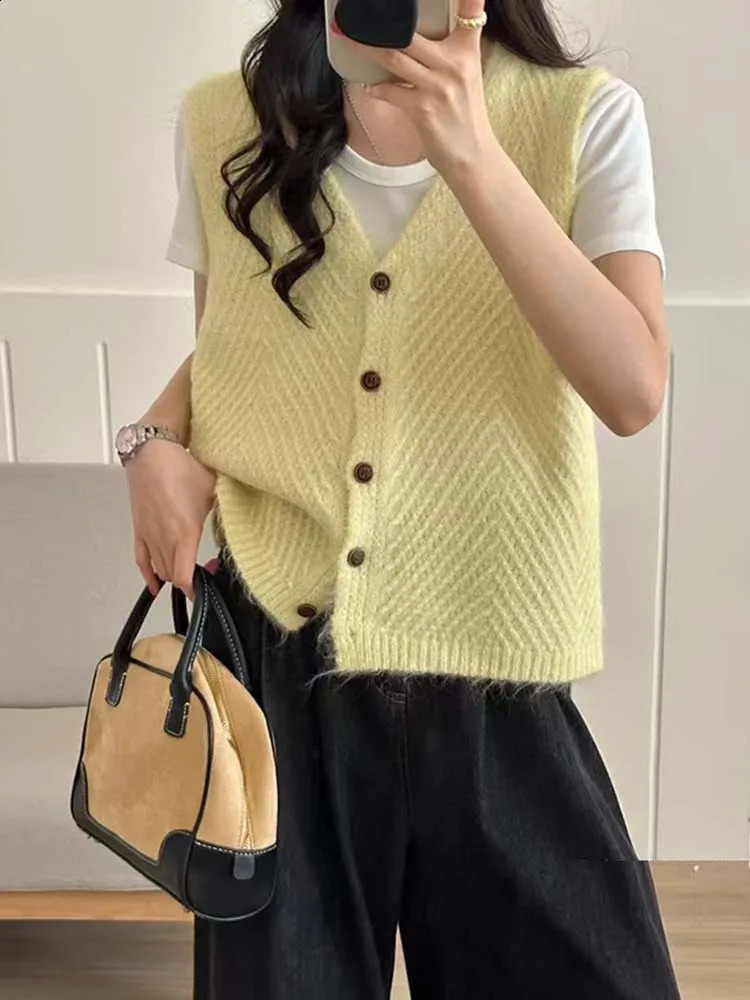 Sweater Vest For Women Autumn 2025 Fashionable Korean Style V Neck Single Button Knitted Sweaters Outwear Tops 250815