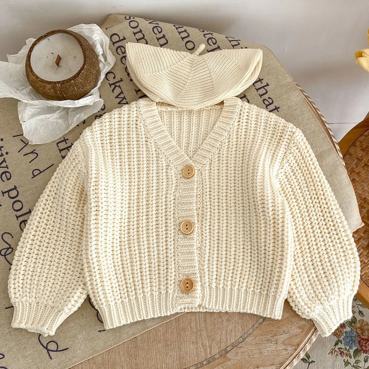 INS Spring and Autumn Season Internet Celebrity Style Male and Female Babies Baby Bead Ground Thick Needle V-Neck Coat born L250821