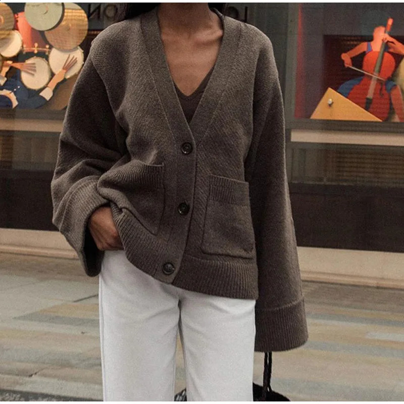 Veste de femmes Vneck Couleur continue à manches longues Cardigan en tricot à la mode lâche Pull 250818