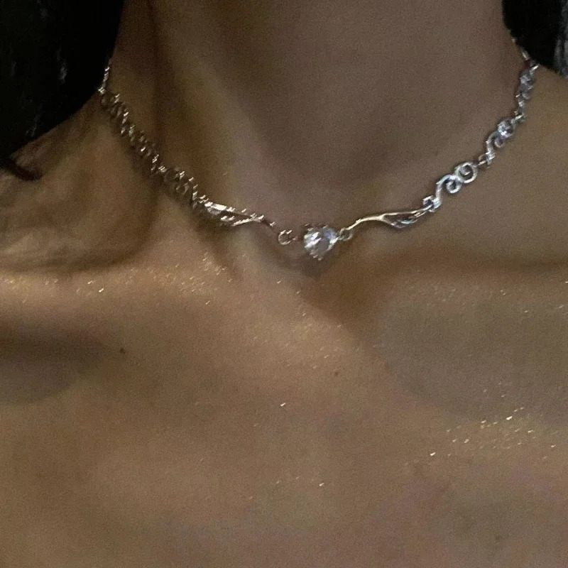Y2K Silver Color Irregualr Choker Collier pour les femmes Les filles aiment le coeur Crystal Clavicule Chaîne de gros bijoux 250811