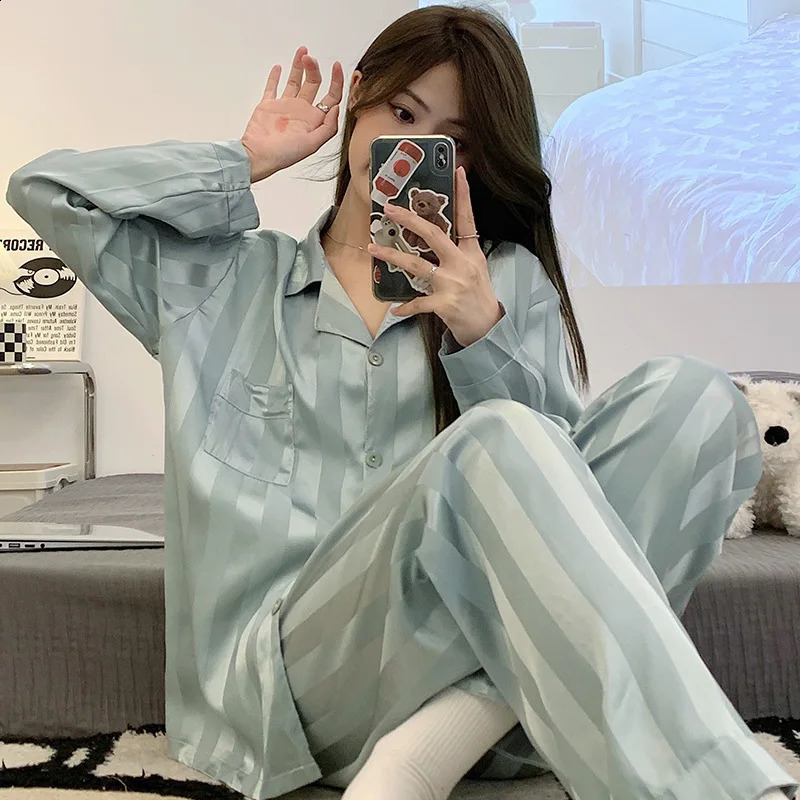 Pyjamas de printemps et d'automne pour les femmes en glace d'été Manches longues pour les élèves dans les vêtements de maison mince de grande tai