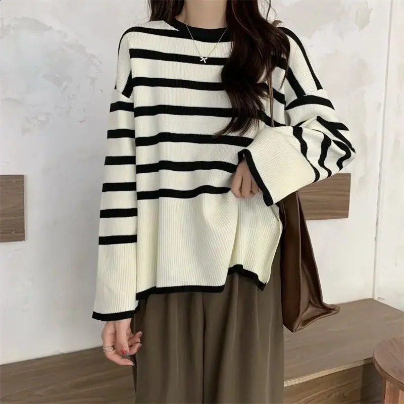 Women Striped Pullovers with Flare Sleeve Side Slit Crew Neck Knitted Sweater Cozy Jumper Fall Winter Teen-girl Daily Outfit 250819