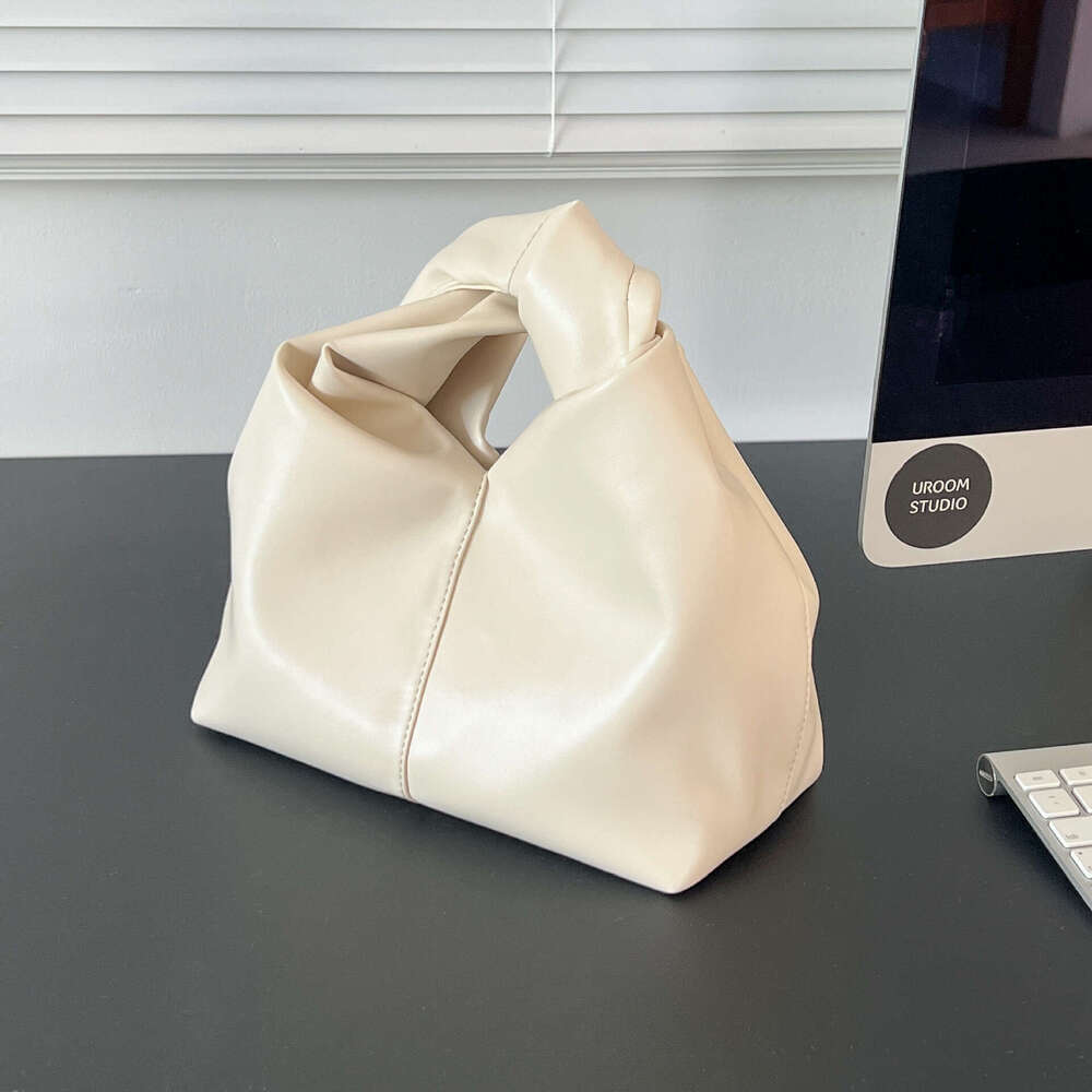 New Versatile Commuter Korean Fashion Cloud Bag Textured Soft Leather Wrinkled Niche Handbag For Women B5