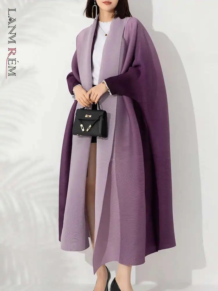 LANMREM Gradient Pleated Trench Coat For Women Bat Sleeve Scarf Collar Long Windbreaker Female Fashion Clothing 2DA2148 250822